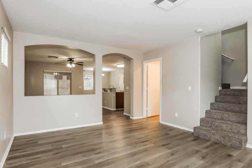 339 S Travis - Photo 4 of 17