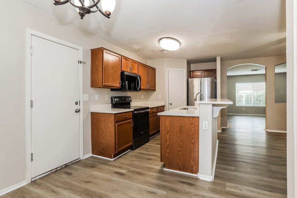 339 S Travis - Photo 5 of 17