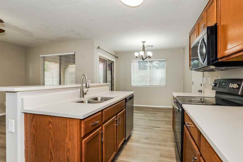 339 S Travis - Photo 6 of 17