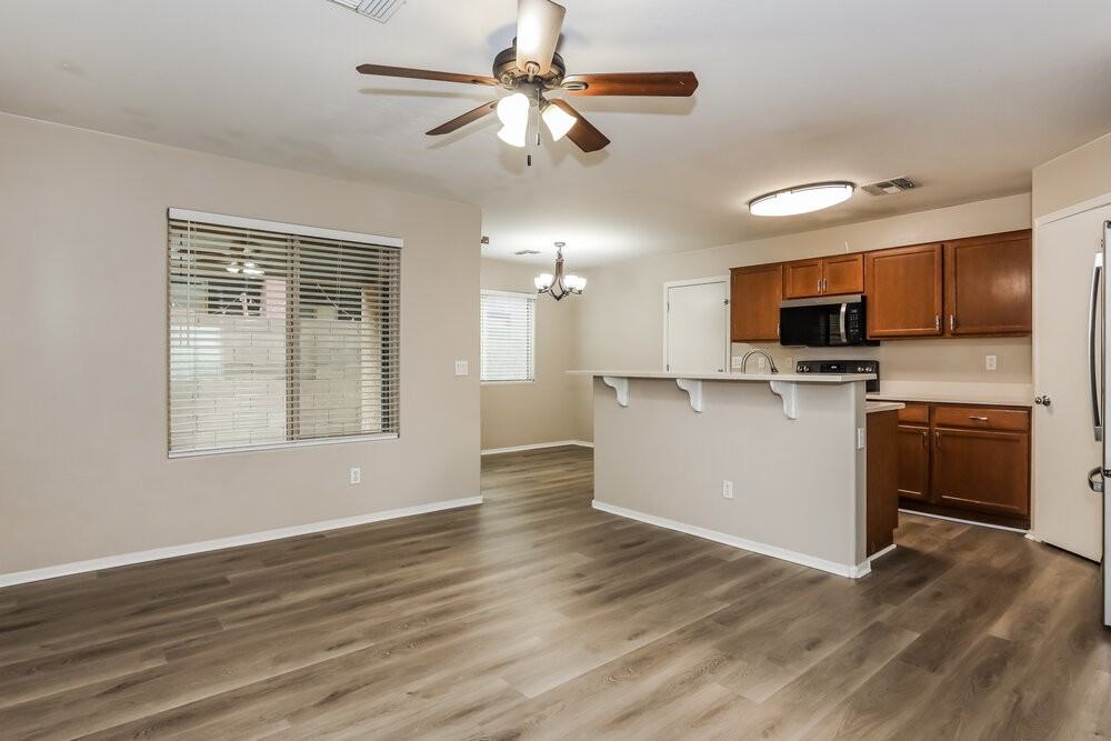 339 S Travis - Photo 7 of 17