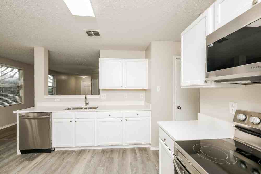 3054 Limestone Hill Ln - Photo 7 of 16