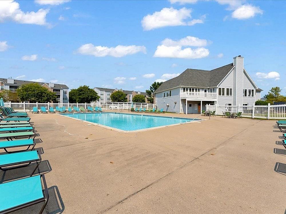 Central Park Apartments - Photo 4 of 42