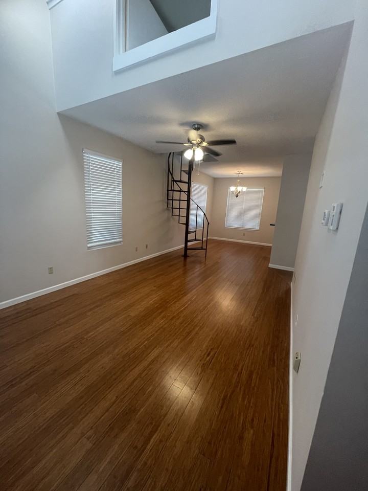 6 Hollycrest Blvd #NA - Photo 2 of 10