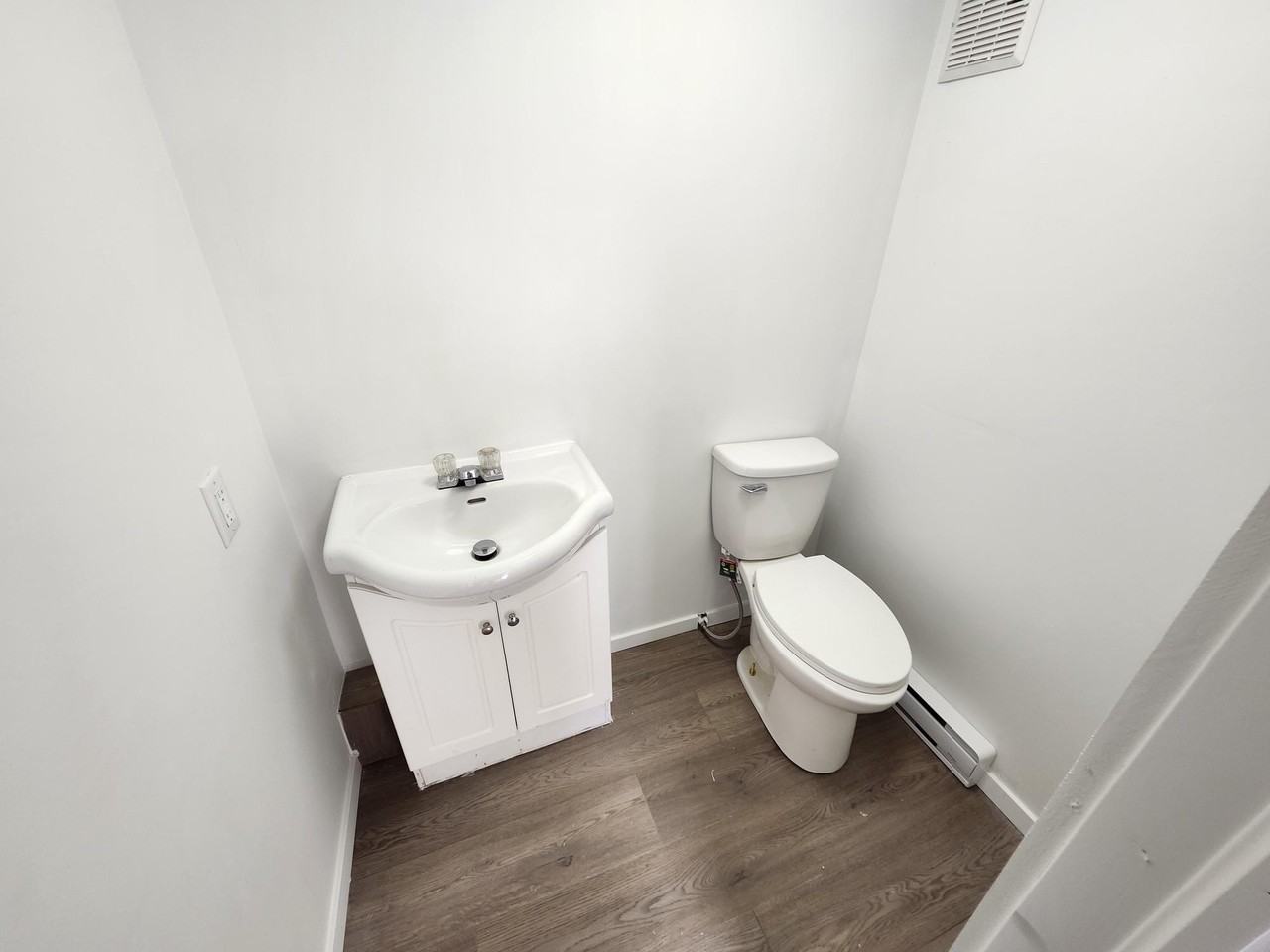 9 7-9 Courtenay Avenue - 1 #1 - Photo 6 of 7