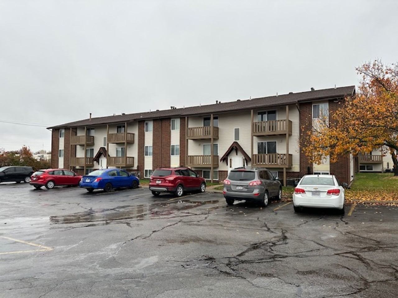 Broadway Apartments - Photo 4 of 31