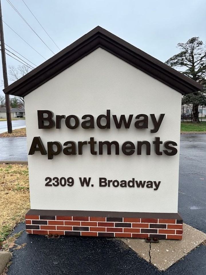 Broadway Apartments - Photo 5 of 18