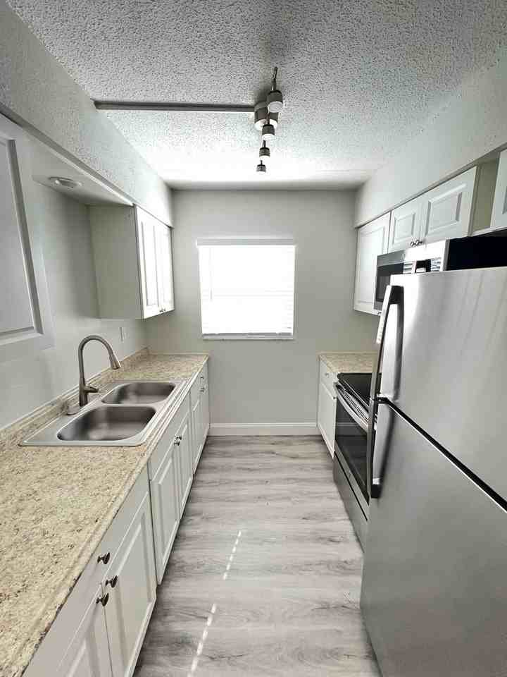 3232 On Fruitville - Photo 3 of 25