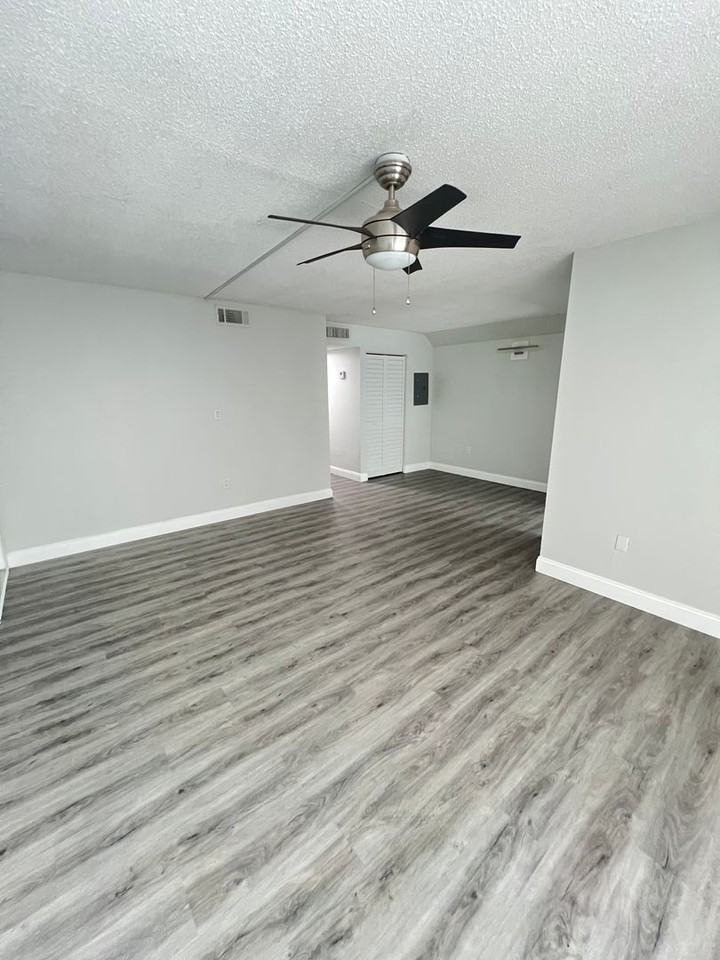 3232 On Fruitville - Photo 4 of 25