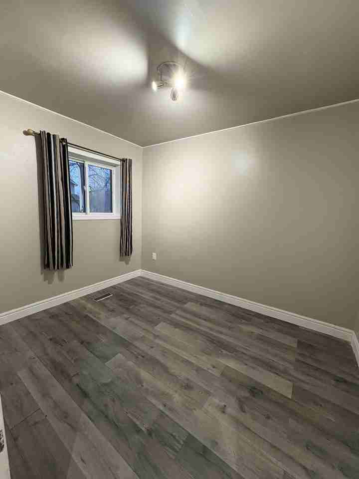 124 Essex Avenue - 1 - Photo 3 of 9