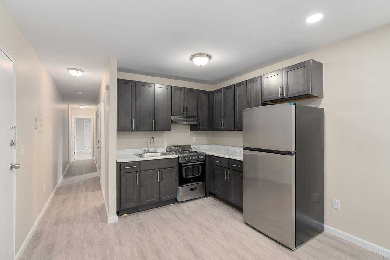 Railroad Manor - Photo 5 of 16