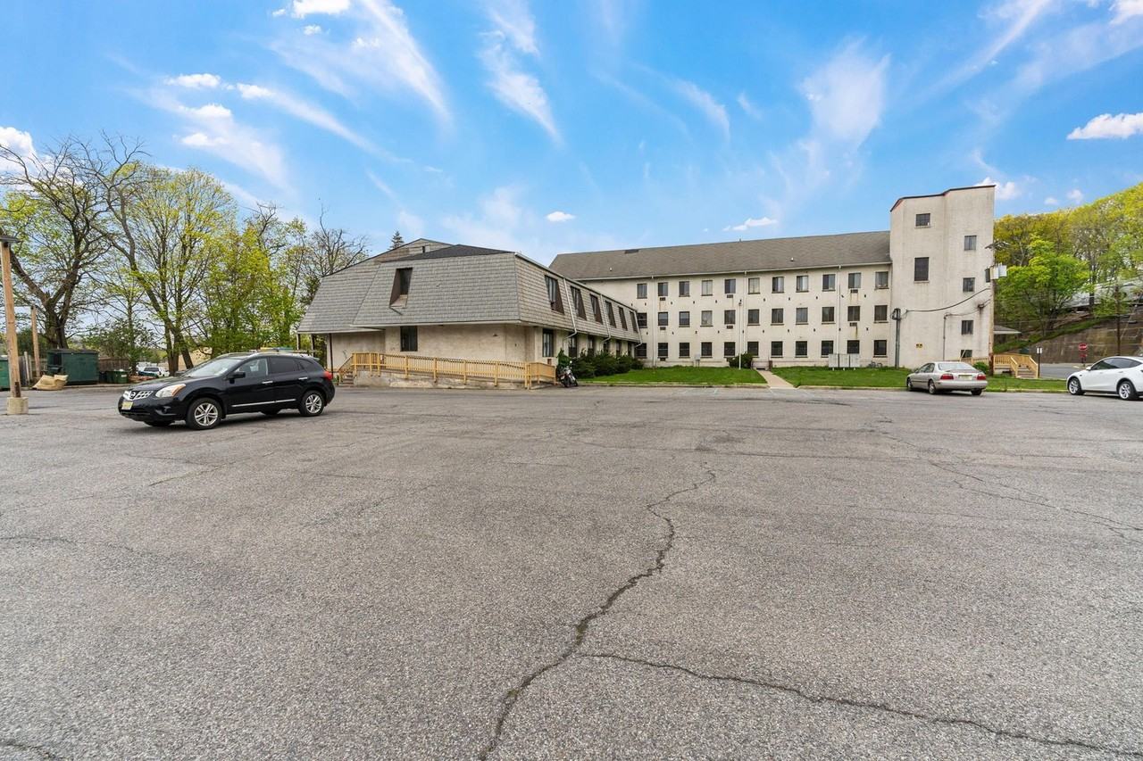 Railroad Manor - Photo 7 of 16