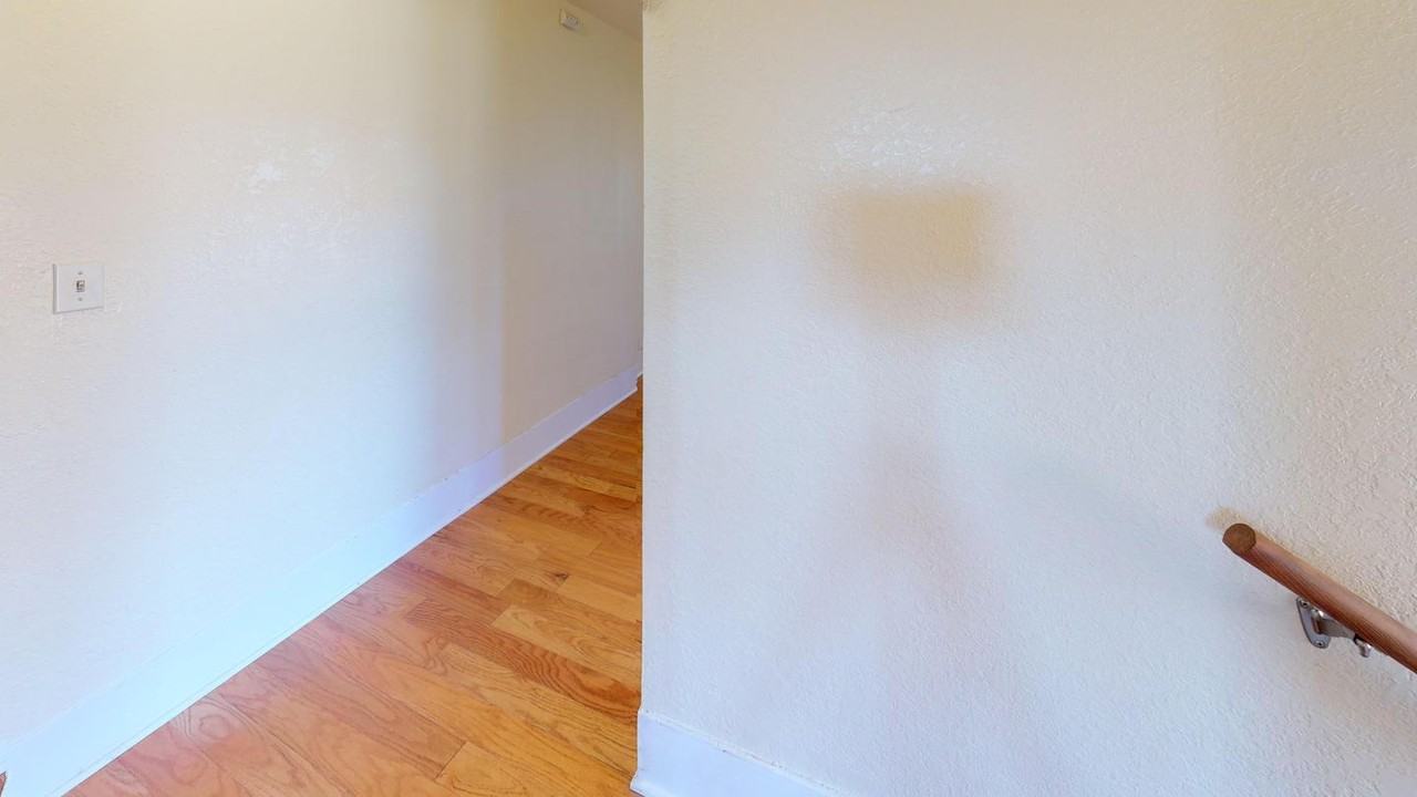 Spacious North Beacon Hill home with lovely backyard - Photo 7 of 26