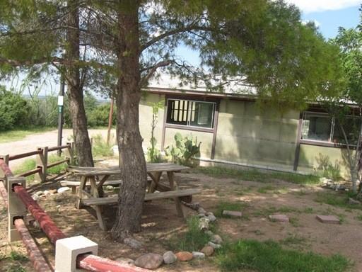 516 E Fulton St - Photo 3 of 4