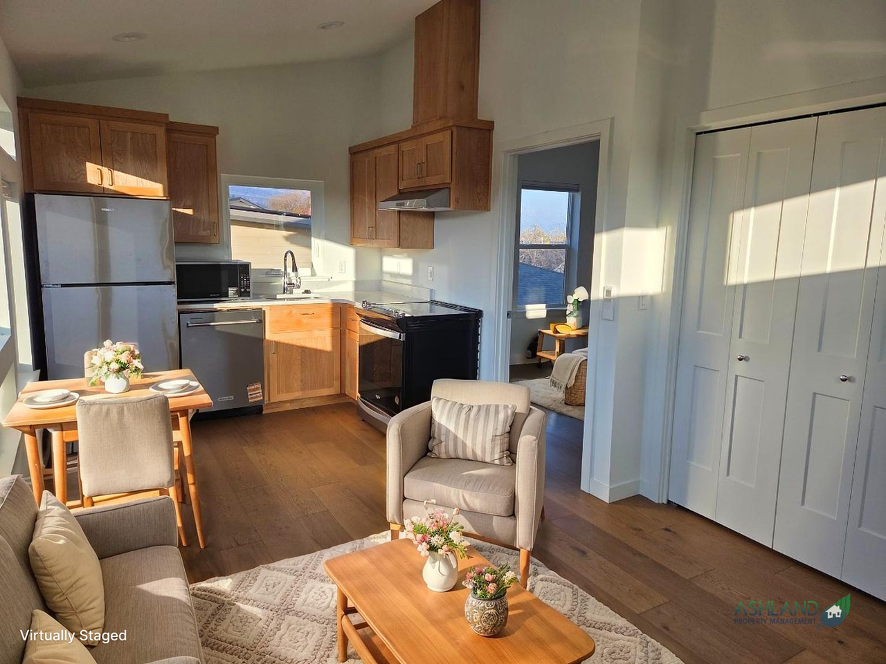 1285 Hagen Way - Photo 3 of 16