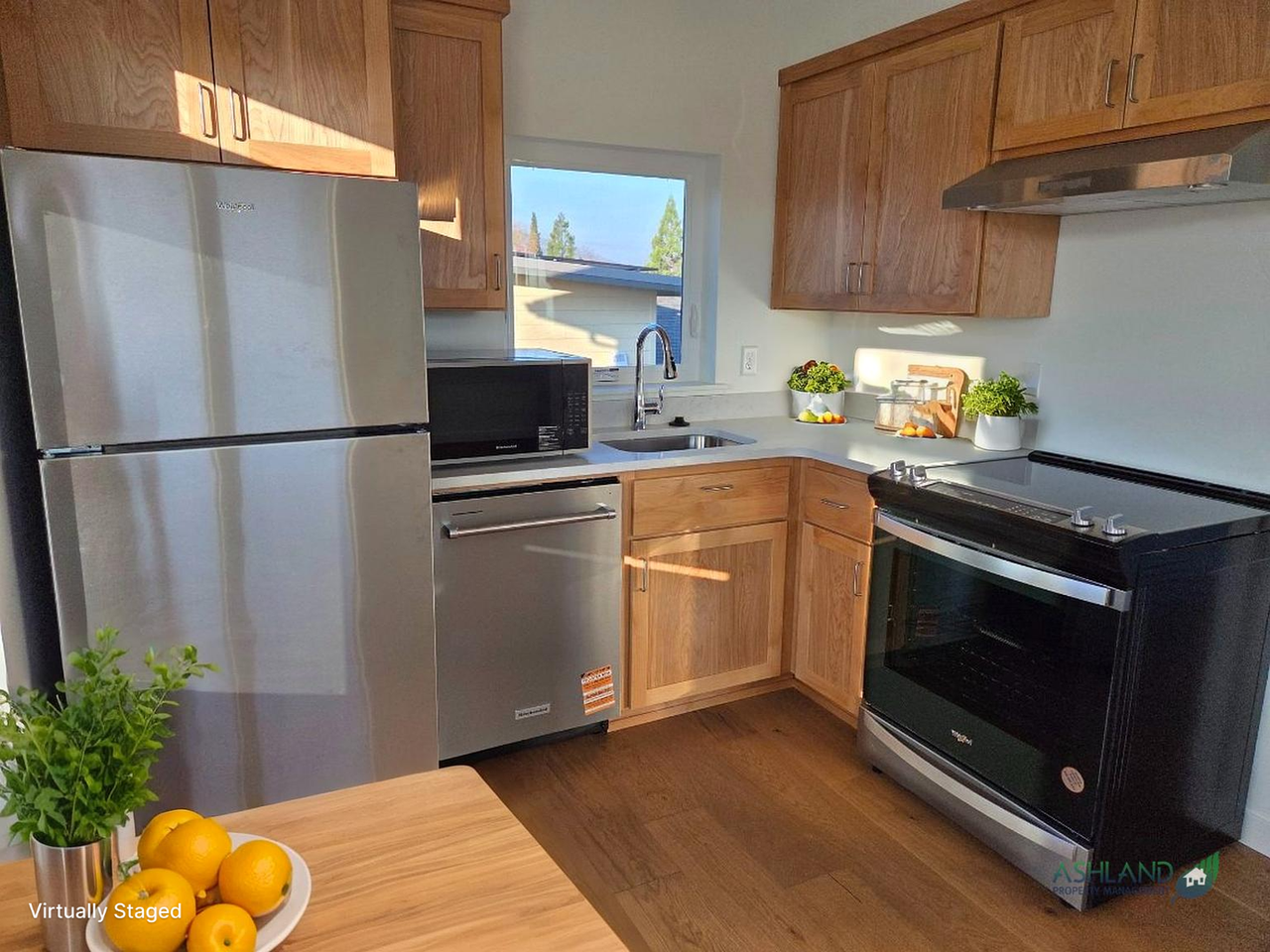 1285 Hagen Way - Photo 4 of 16