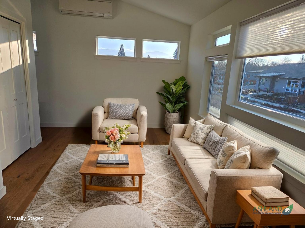 1285 Hagen Way - Photo 5 of 16