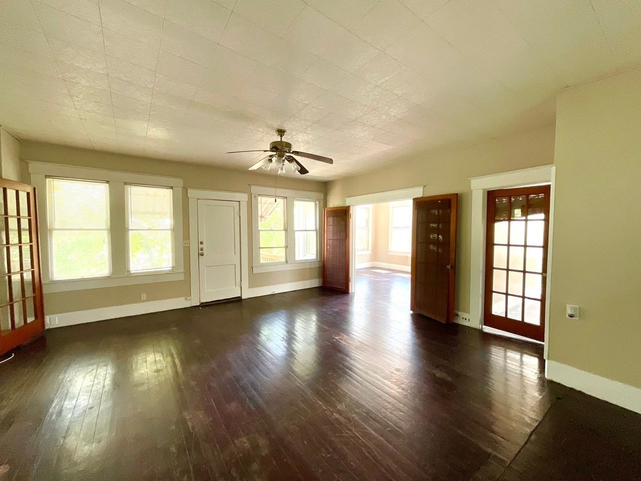 810 W Magnolia Ave - Photo 3 of 38