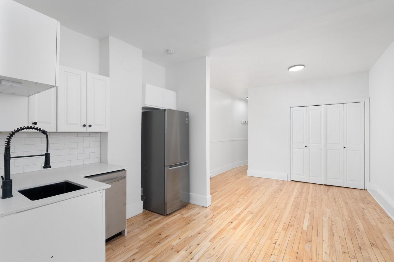 5206 Avenue des Érables - Photo 7 of 26