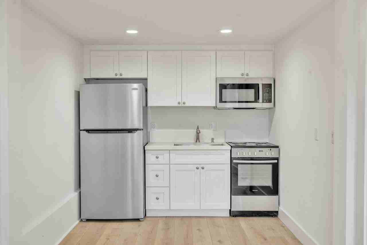 St. James - Photo 7 of 33