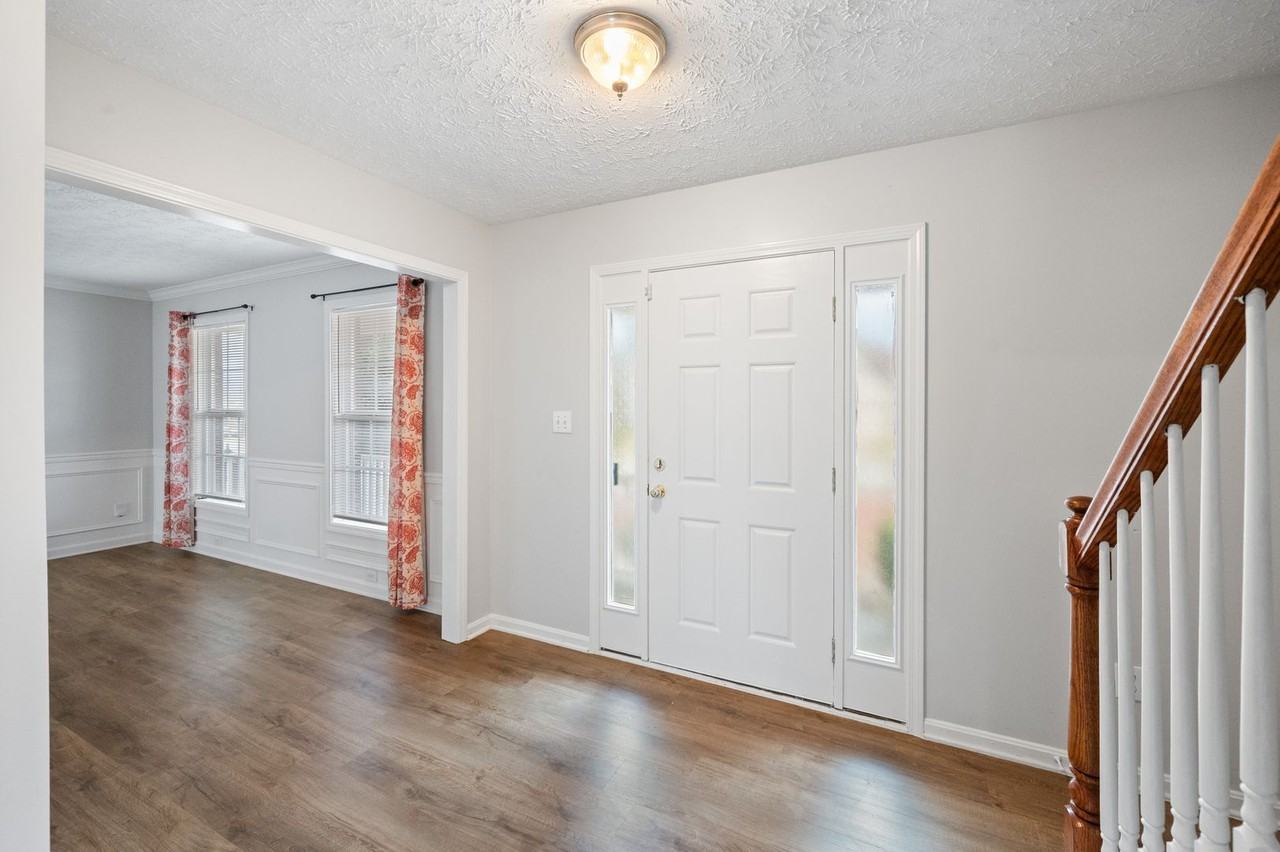 10945 Symington Cir - Photo 4 of 36