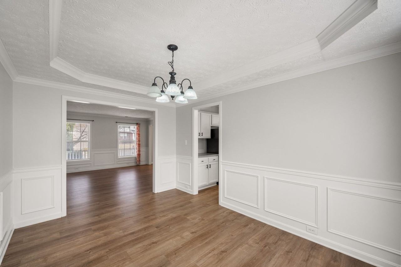 10945 Symington Cir - Photo 7 of 36