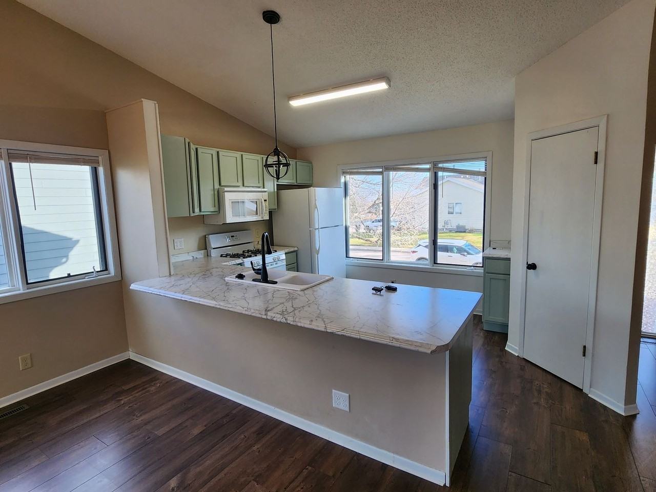 4205 Range View Ct - Photo 6 of 28