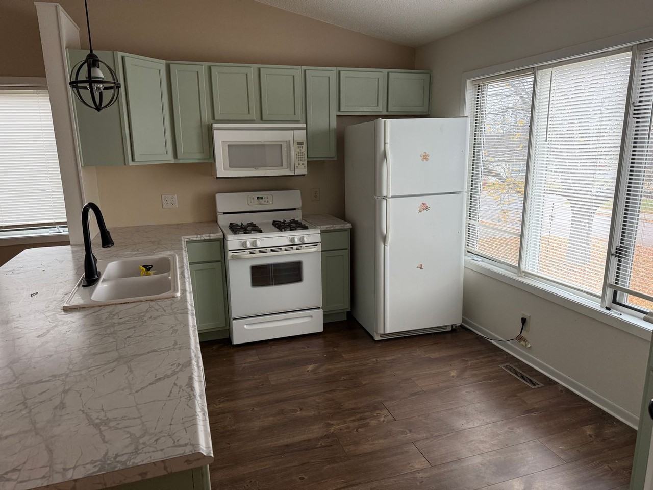 4205 Range View Ct - Photo 7 of 28