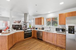 featured image of 701 N 5th St