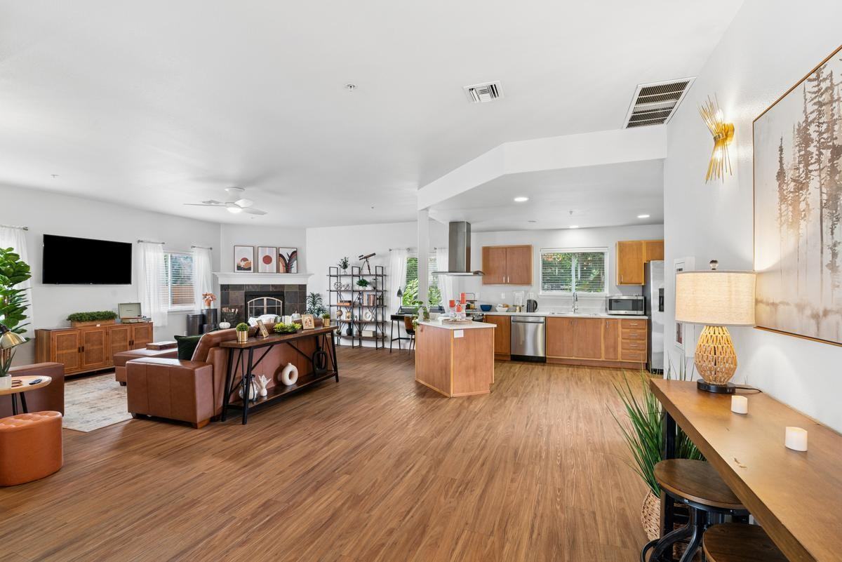 701 N 5th St - Photo 2 of 50