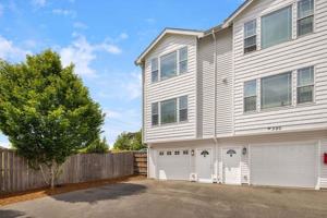 featured image of 411 S 15th St