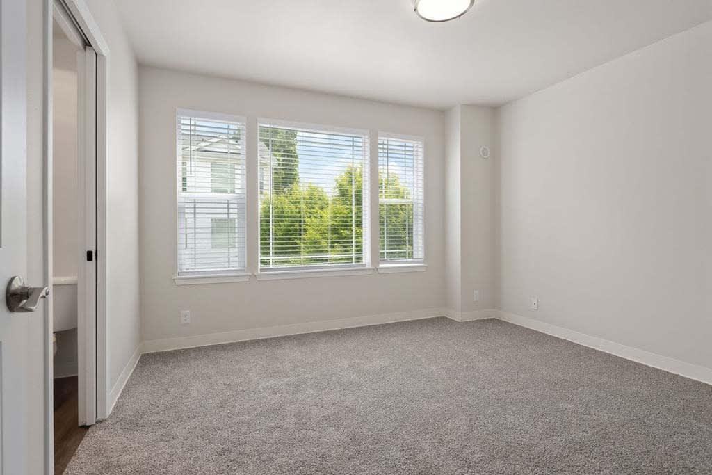 411 S 15th St - Photo 4 of 15