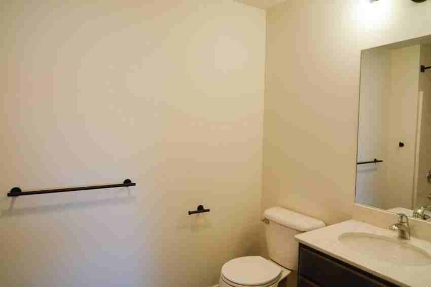 814 Main St - Photo 5 of 50