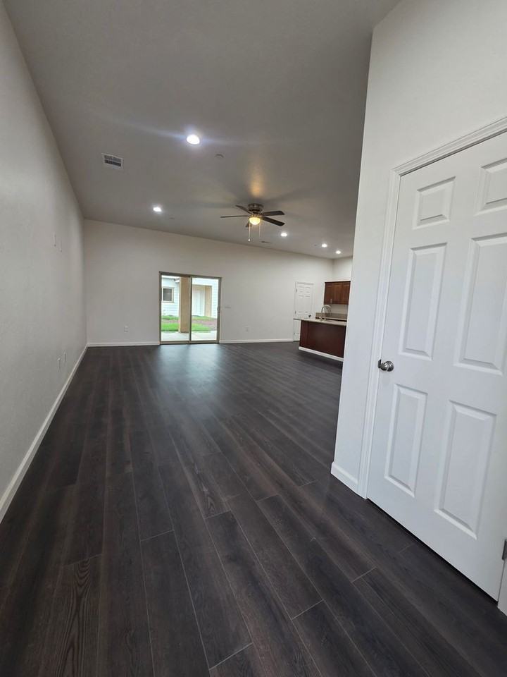 2018 E Seeger Ave - Photo 4 of 15