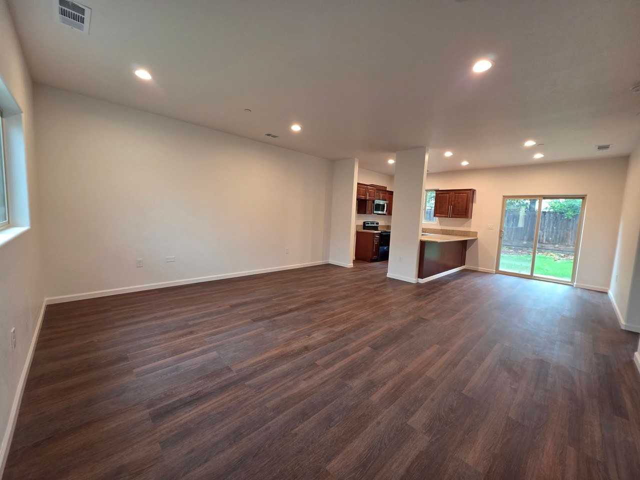 2020 Seeger Avenue - Photo 2 of 6