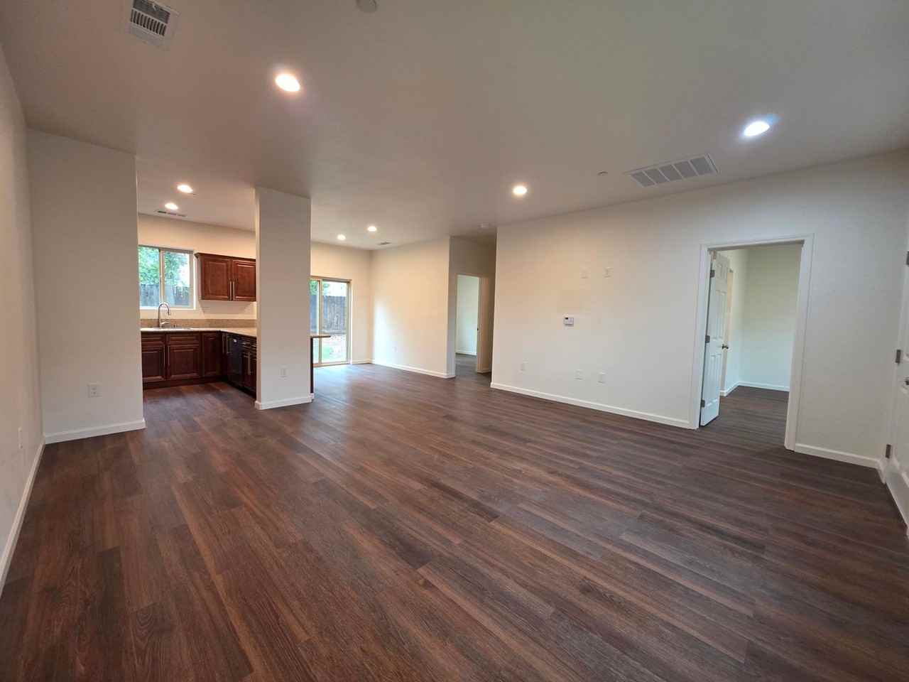 2020 Seeger Avenue - Photo 3 of 6