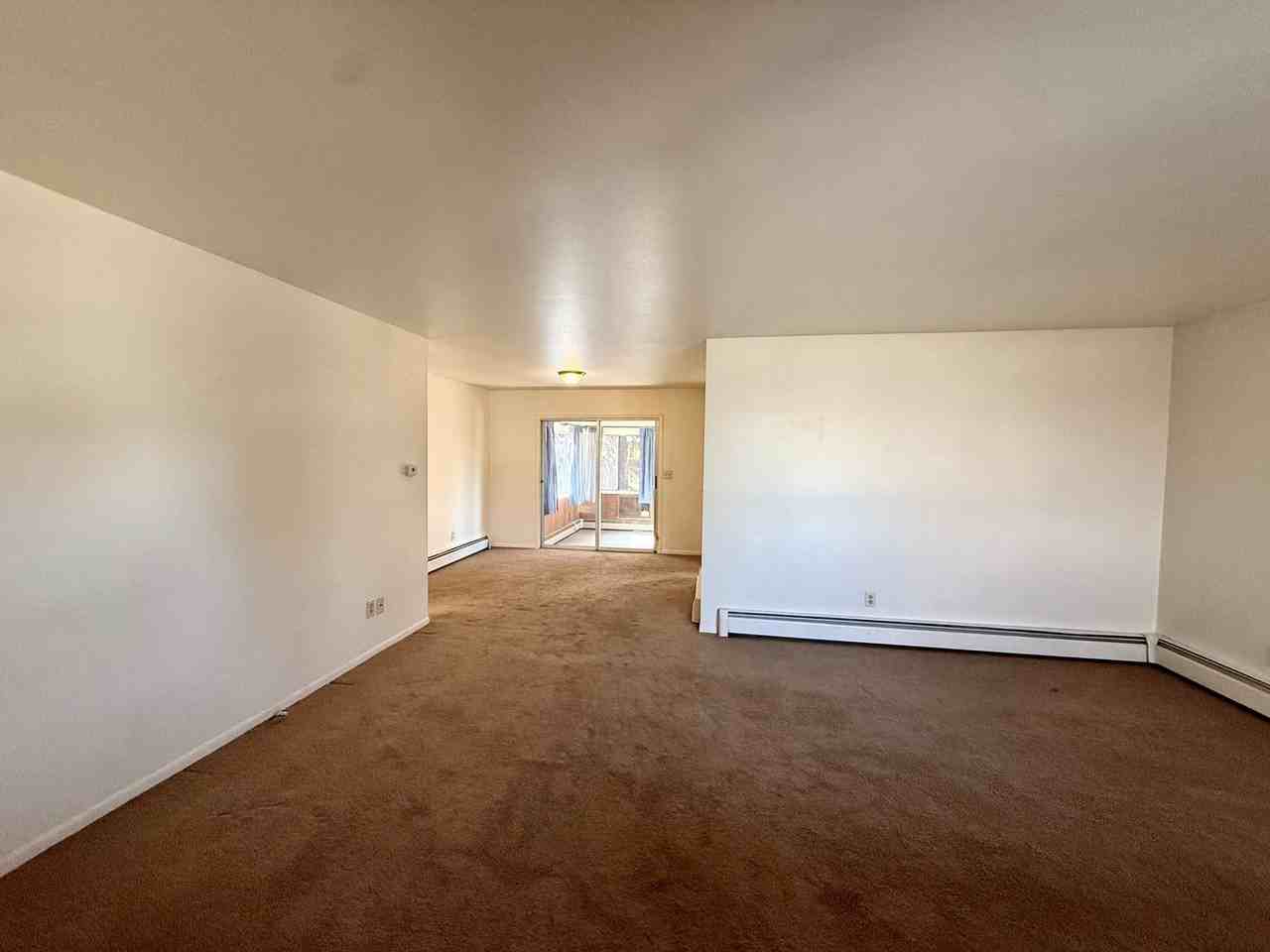 1201 Baker St - Photo 4 of 22