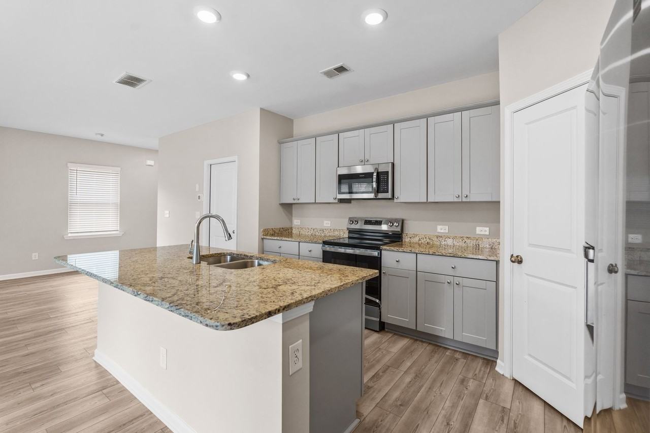 34 Blue River Ct - Photo 7 of 35