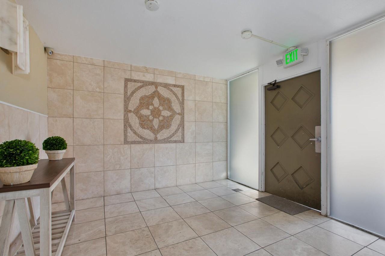 465 Lee Street - Photo 3 of 10