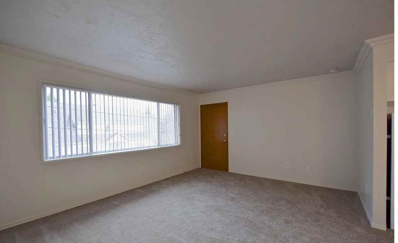 1309 Ne 24th Ave - Photo 2 of 8