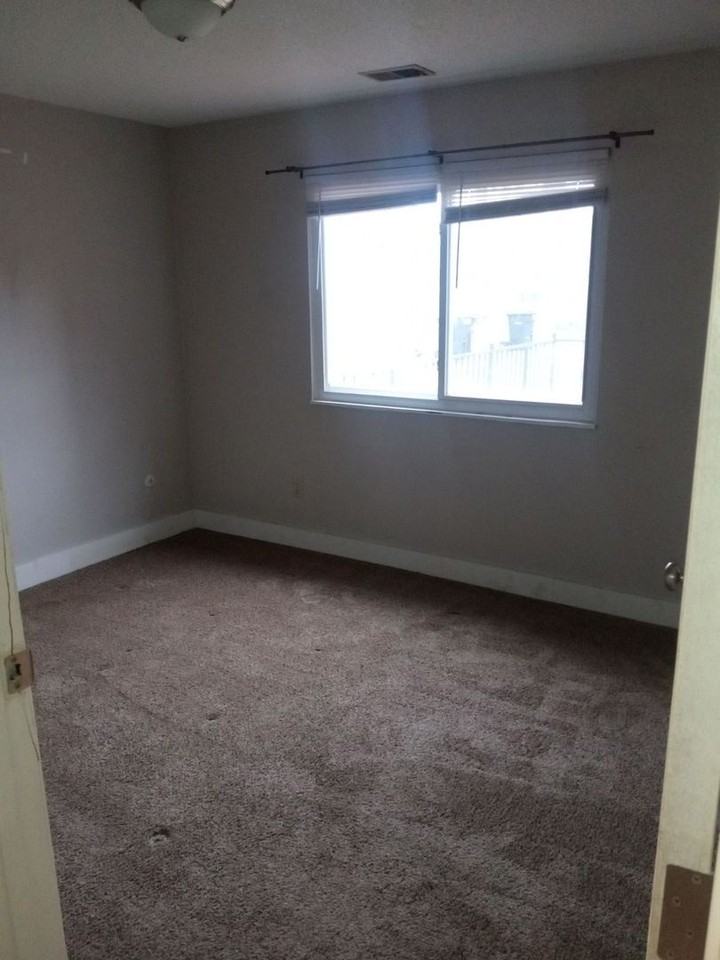 306 Stanaford Place - Photo 7 of 9