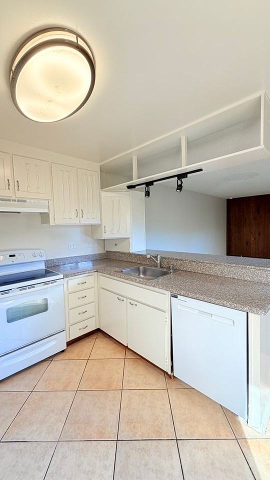 1092 Melrose Ave - Photo 6 of 25