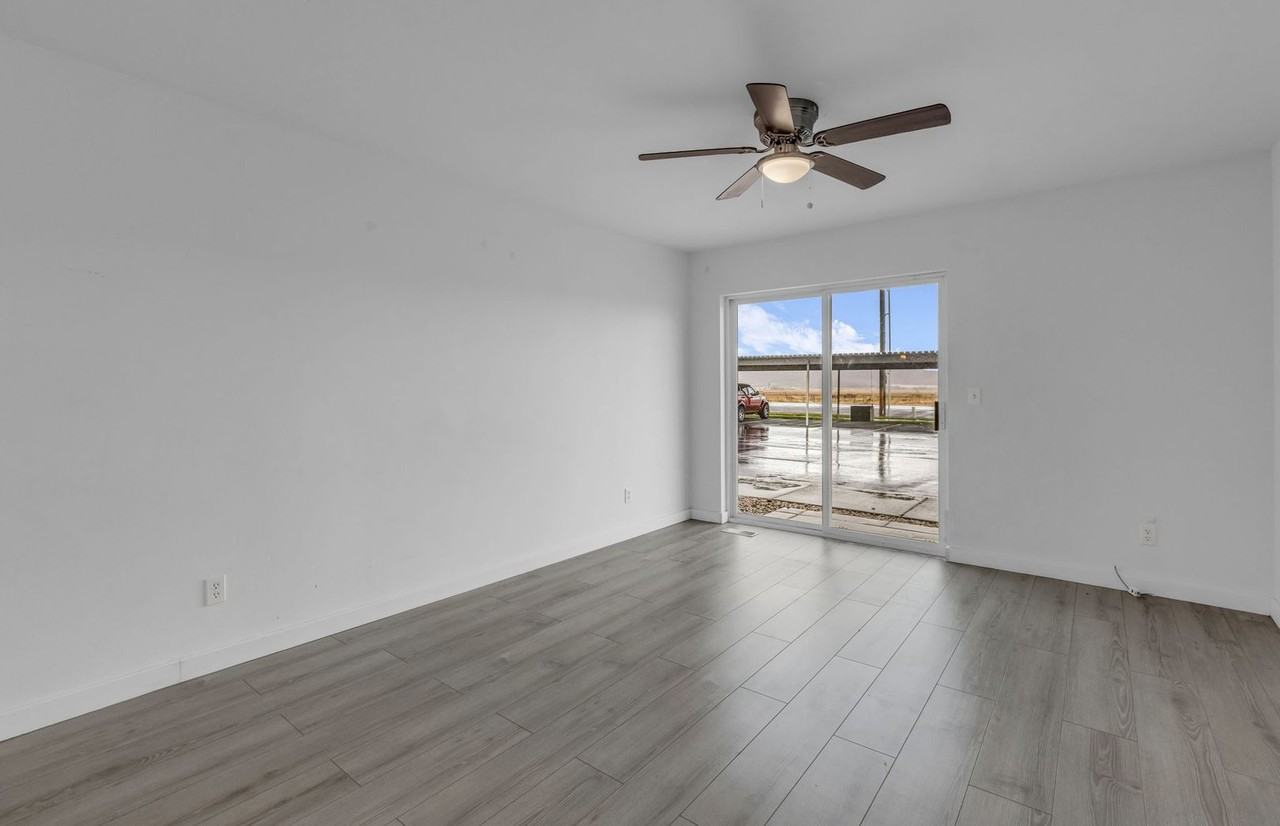 595 S Main St #18 - Photo 3 of 17