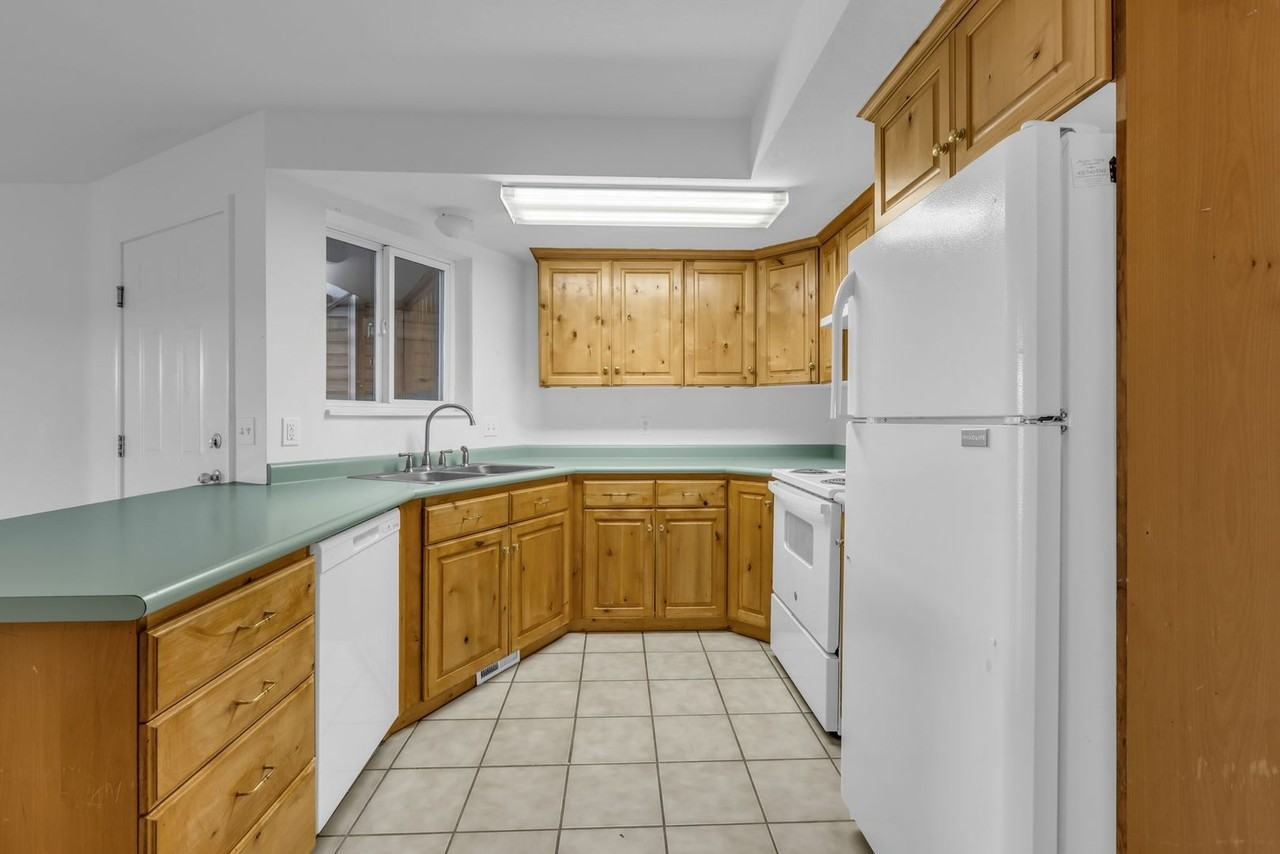 595 S Main St #18 - Photo 7 of 17