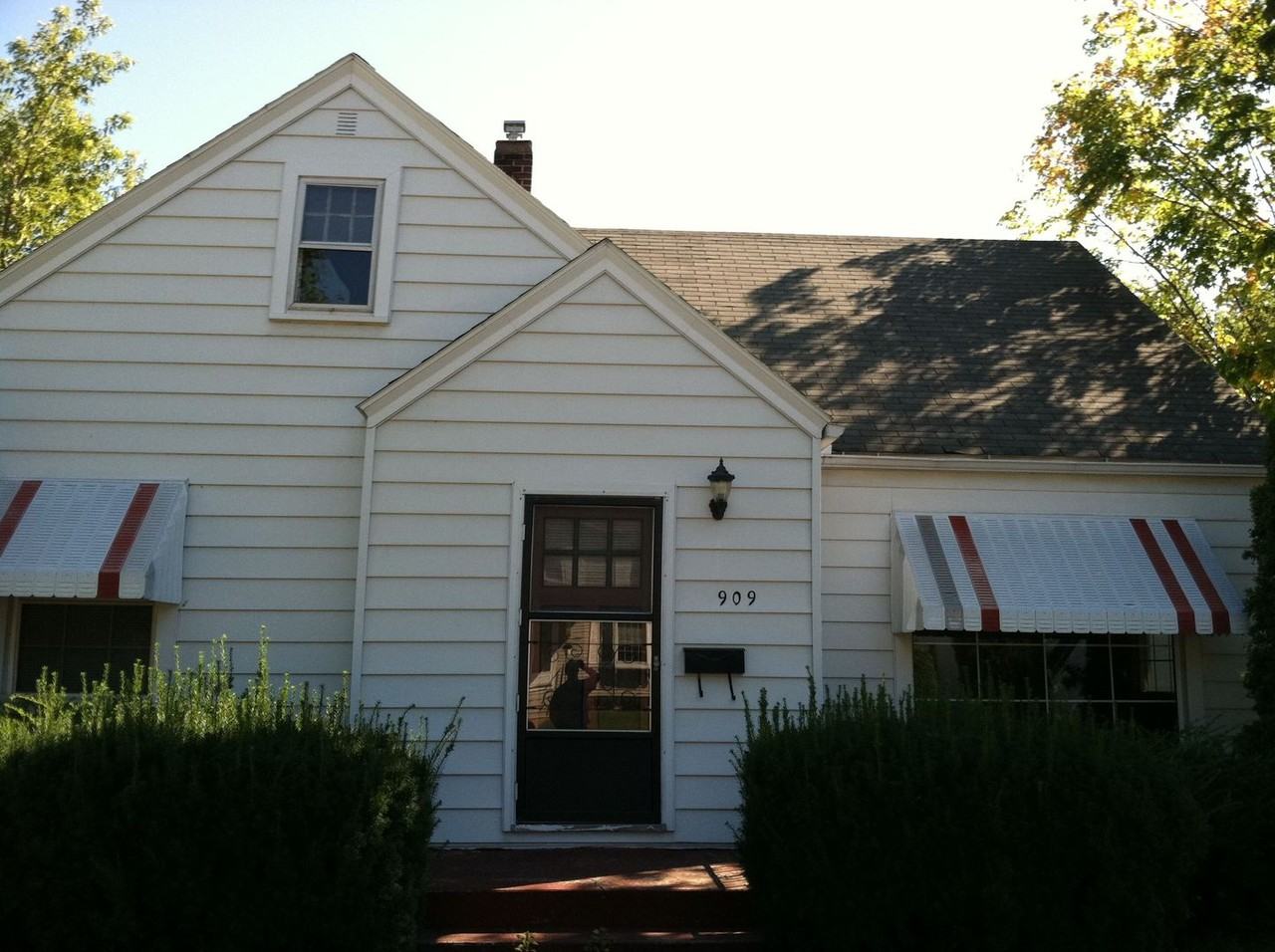 909 N 3rd Ave - Photo 2 of 10