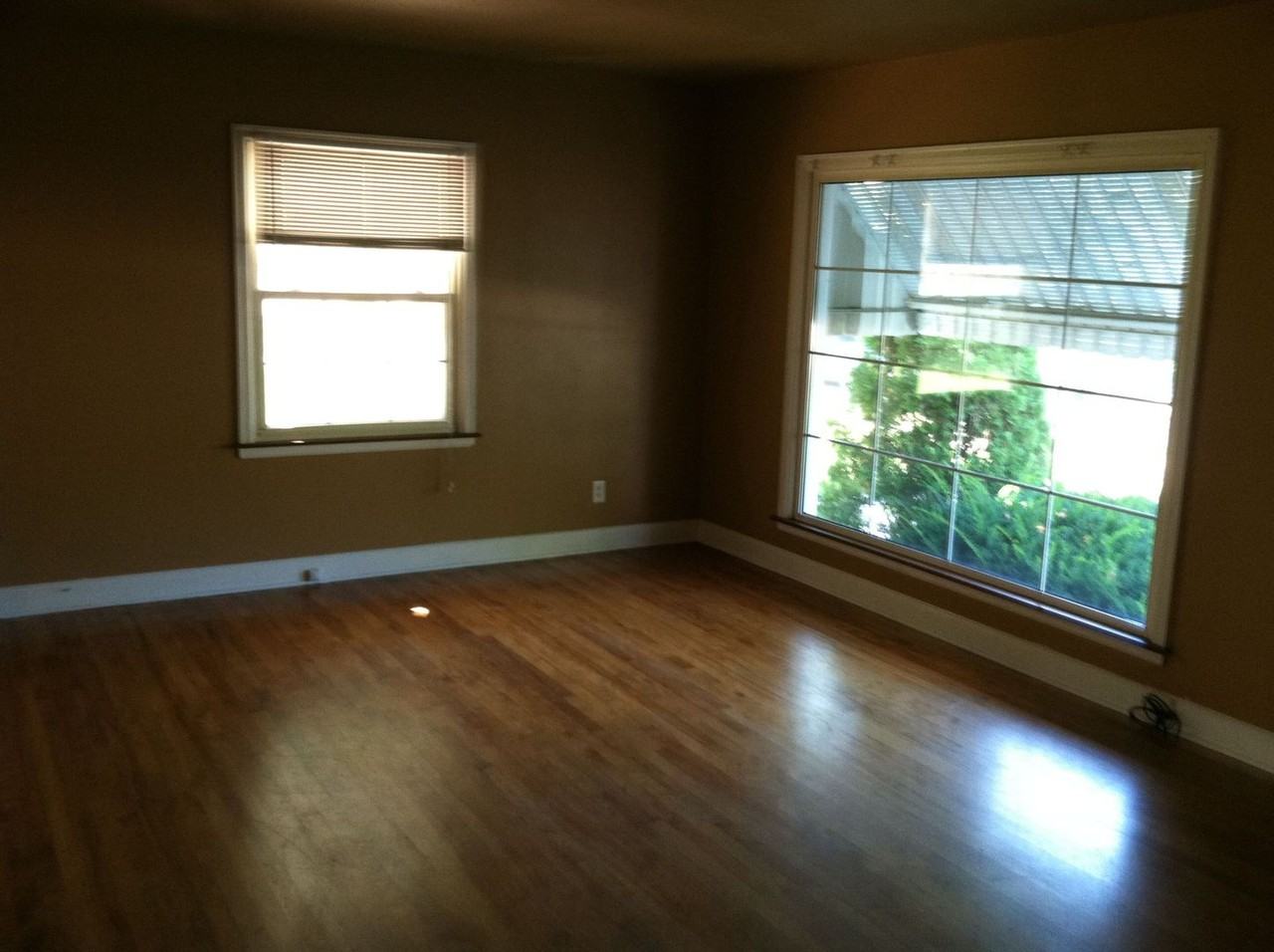 909 N 3rd Ave - Photo 6 of 10