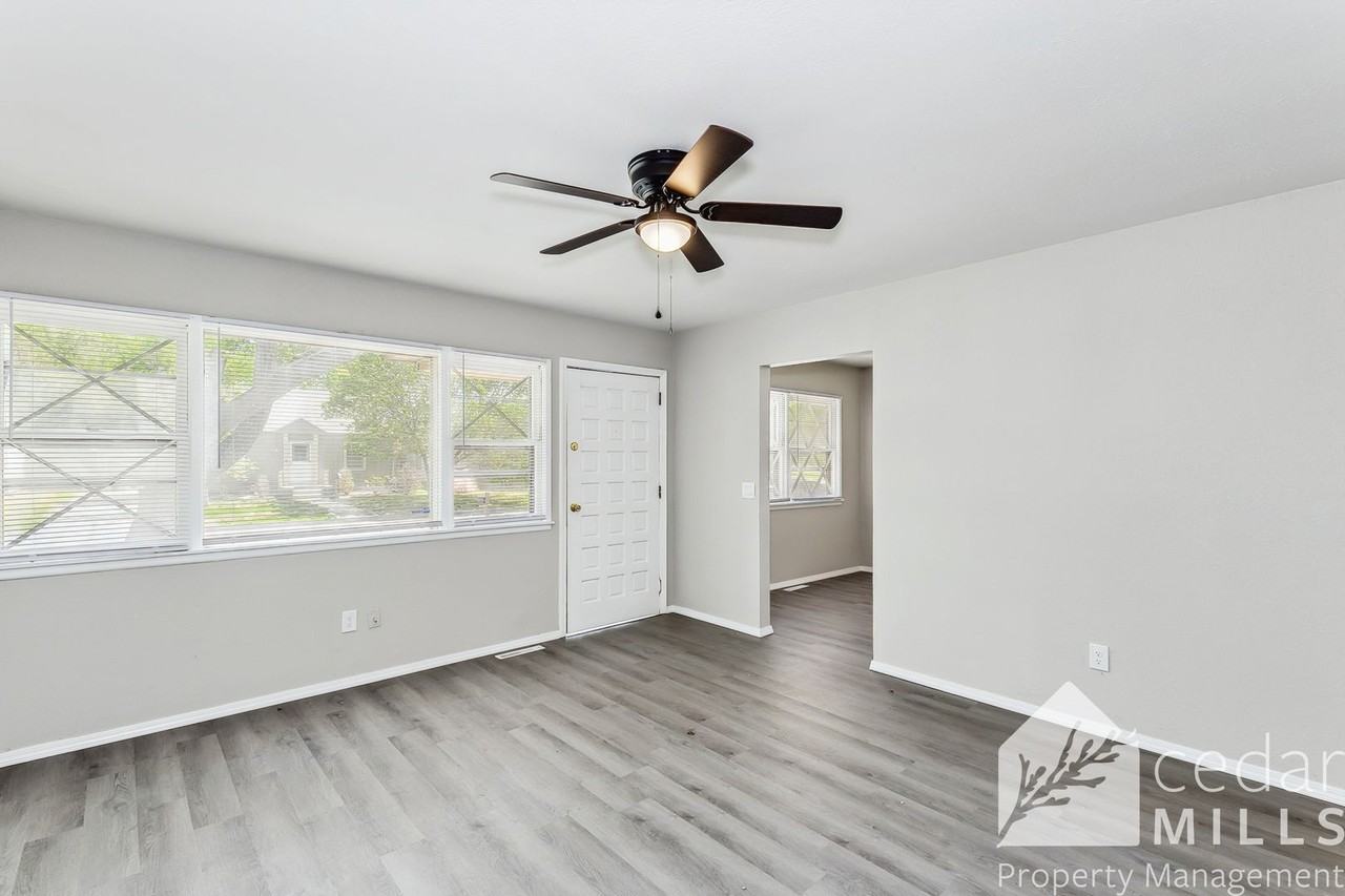 843 South Chautauqua Street - Photo 3 of 12