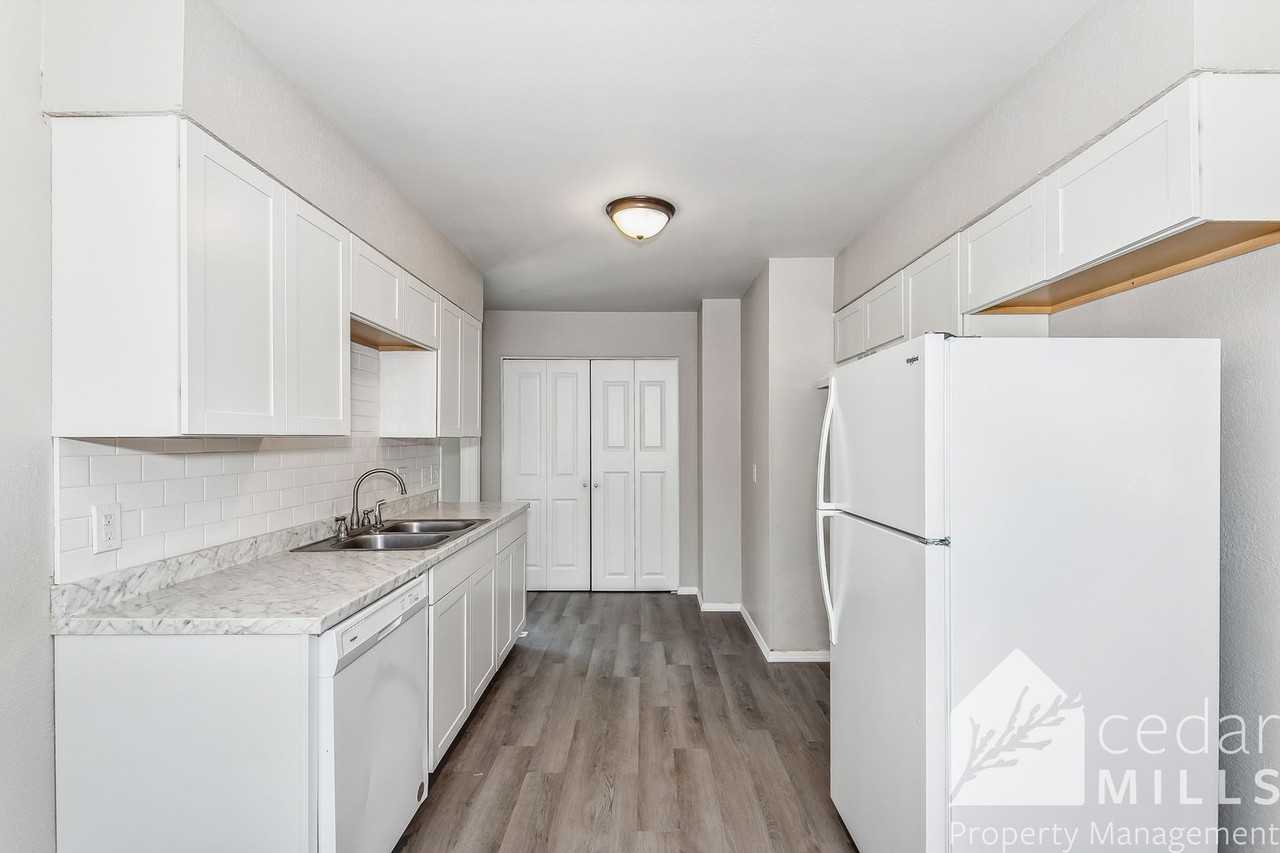 843 South Chautauqua Street - Photo 5 of 12