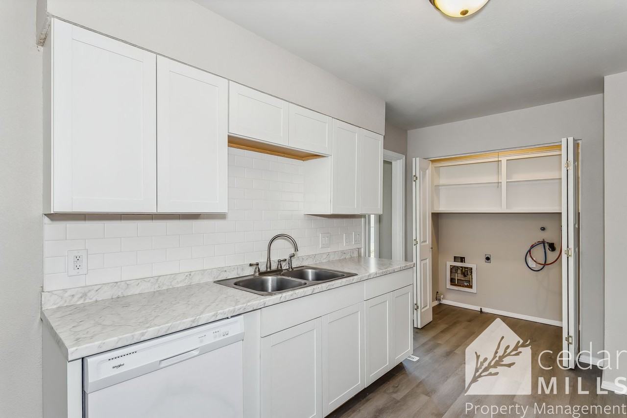 843 South Chautauqua Street - Photo 4 of 12