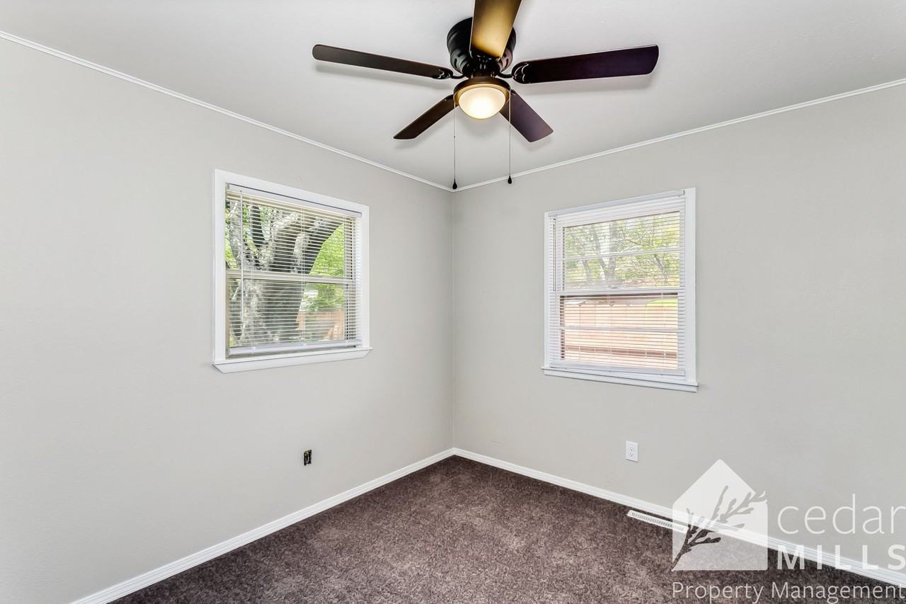 843 South Chautauqua Street - Photo 7 of 12