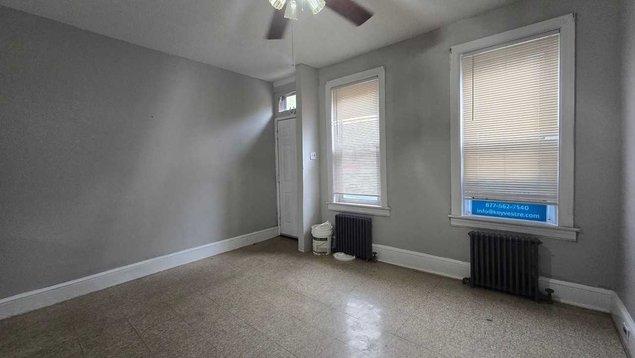 427 Royden Street - Photo 3 of 12